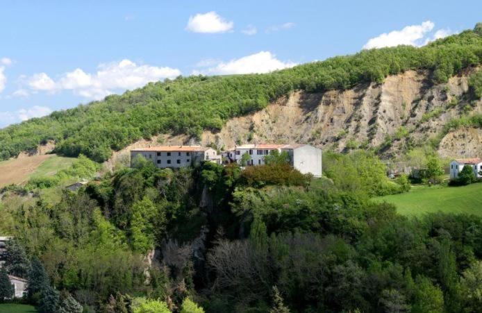 Locanda Delle Grotte Di Onferno Gemmano Exterior foto